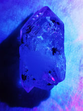Load image into Gallery viewer, UV Reactive Skeletal Quartz from Madagascar/With Red Clay Inclusion/Very Lustrous and Clear/Master Healing Crystal - 70g