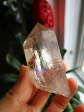 Load image into Gallery viewer, Himalayan Quartz Crystal/Stunning Interior Rainbows/Powerful Healing Stone/Clear Connection to Higher Guide/Meditation