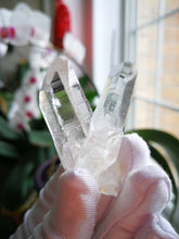 Load image into Gallery viewer, Stunning Colombian Lemurian Seed Quartz/Bridge Quartz Crystal/Rainbows/Crystal Healing/Inner Child/Connection-38.1g