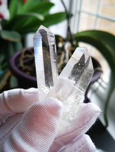 Load image into Gallery viewer, Stunning Colombian Lemurian Seed Quartz/Bridge Quartz Crystal/Rainbows/Crystal Healing/Inner Child/Connection-38.1g
