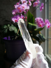Load image into Gallery viewer, Natural Clear Quartz Crystal/Sichuan Crystal/Dow Crystal/Meditation/Crystal Healing/Soothing Energy/Calm/Inner Peace - 29g