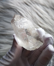 Load image into Gallery viewer, Premier Natural Himalayan Quartz/Isis Quartz/Beautiful Surface Pattern/Rainbows/Meditation/Healing Stone/Pure Energy/Inner Peace
