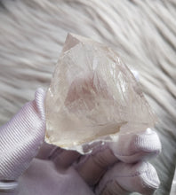 Load image into Gallery viewer, Premier Natural Himalayan Quartz/Isis Quartz/Beautiful Surface Pattern/Rainbows/Meditation/Healing Stone/Pure Energy/Inner Peace
