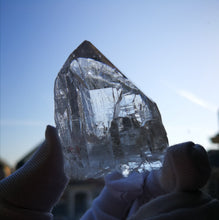 Load image into Gallery viewer, Premier Natural Himalayan Quartz/Isis Quartz/Beautiful Surface Pattern/Rainbows/Meditation/Healing Stone/Pure Energy/Inner Peace
