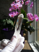 Load image into Gallery viewer, Natural Clear Quartz Crystal/Sichuan Crystal/Dow Crystal/Meditation/Crystal Healing/Soothing Energy/Calm/Inner Peace - 29g
